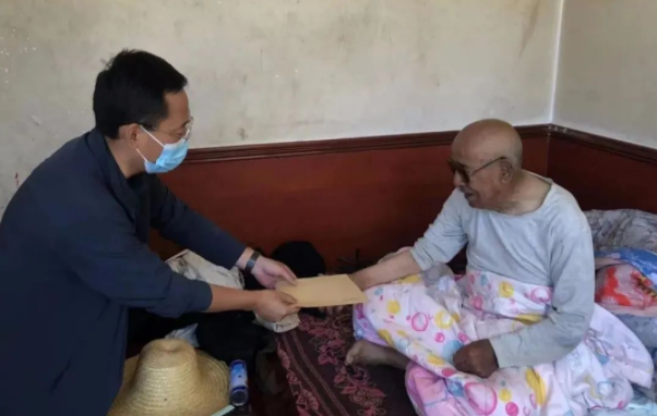 mk官方网站-mk官方网站-首页
赴帮扶村对接工作并慰问困难党员(图2) mk官方网站-mk官方网站-首页
赴帮扶村对接工作并慰问困难党员(图2)
